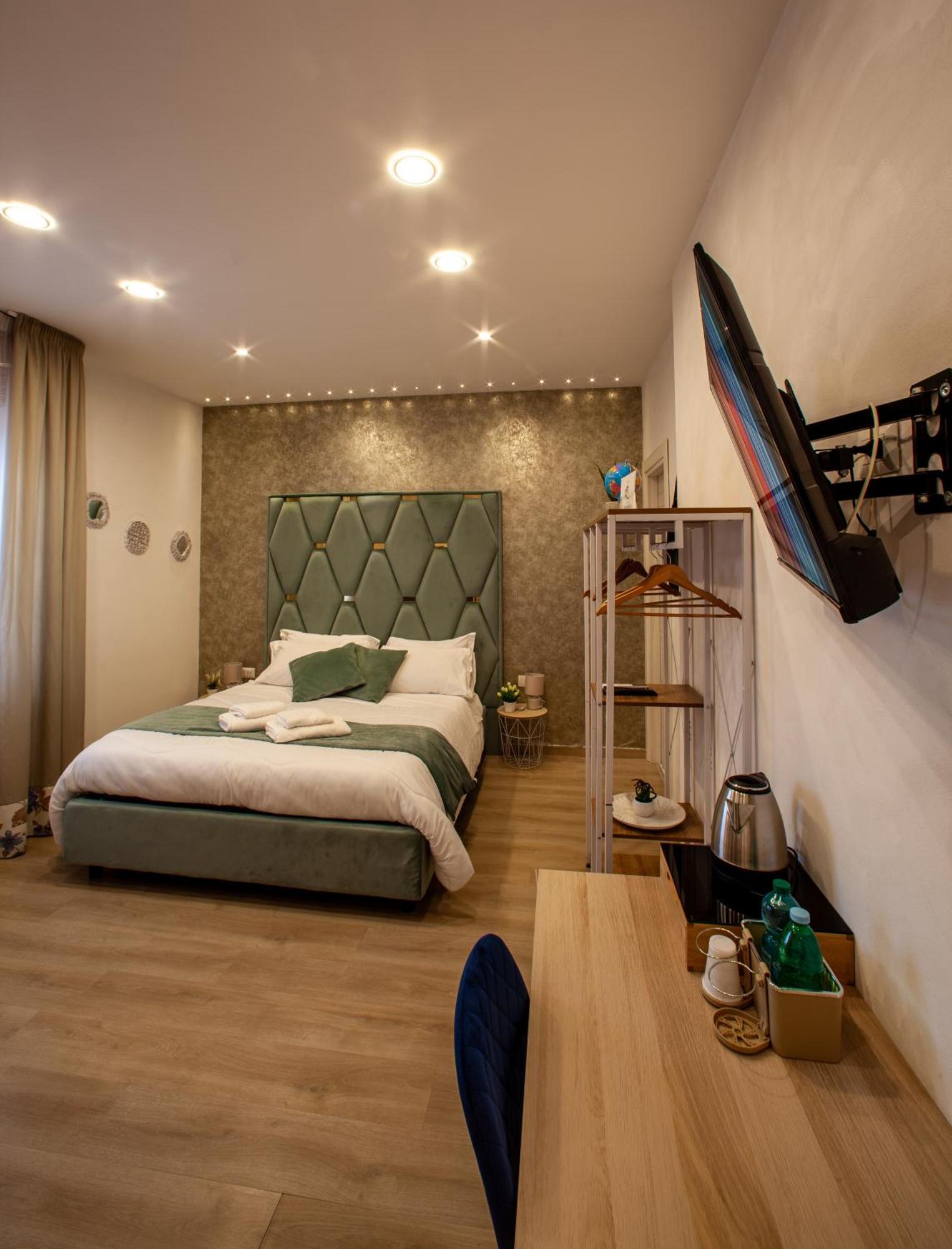 Easy Boarding Hotel Naples Exterior photo