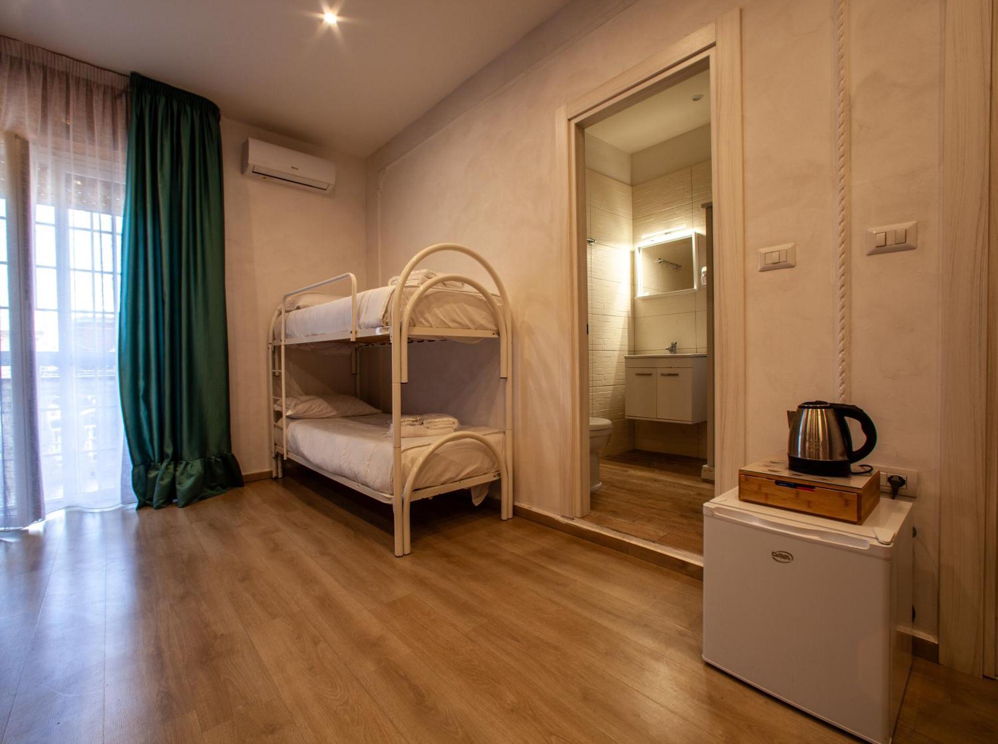Easy Boarding Hotel Naples Exterior photo